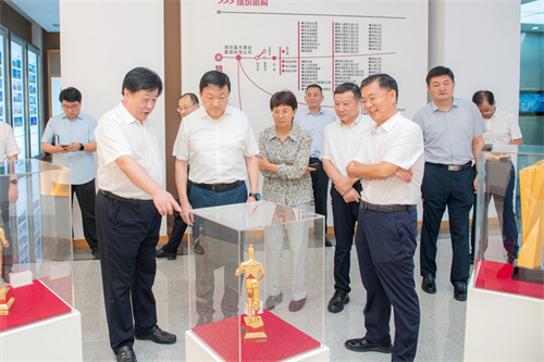 刘建军来集团调研 董……